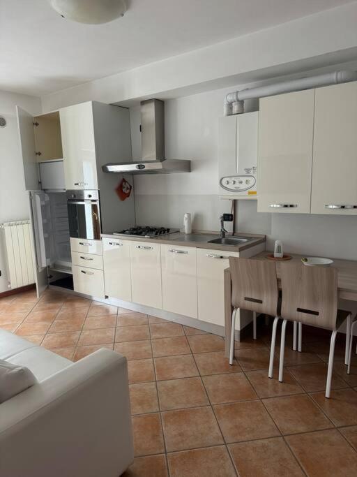 Suite Panoramica Casa Vacanza Di Alex G Oltre il Colle エクステリア 写真